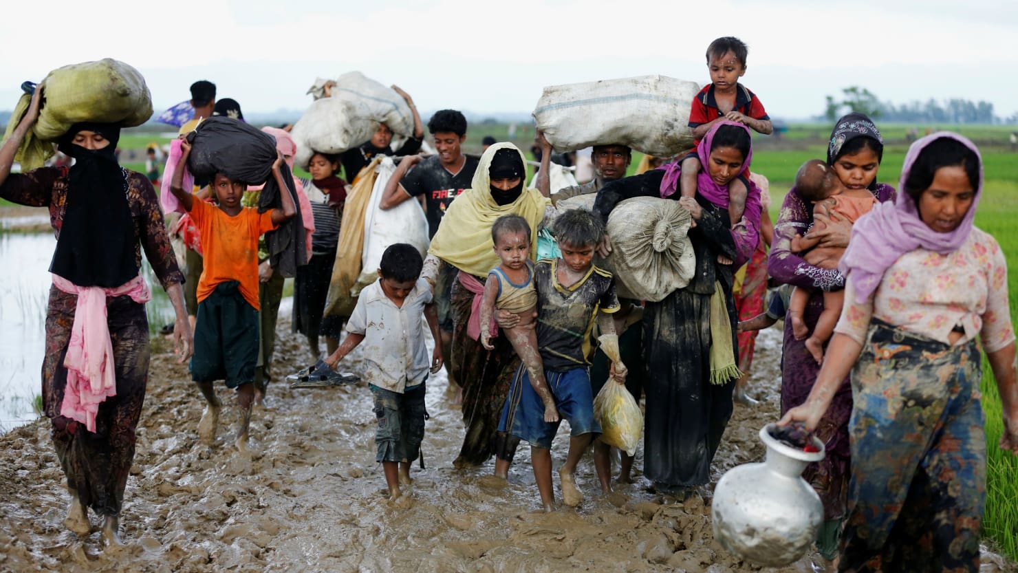 Quasi 300mila i Rohingya fuggiti in Bangladesh